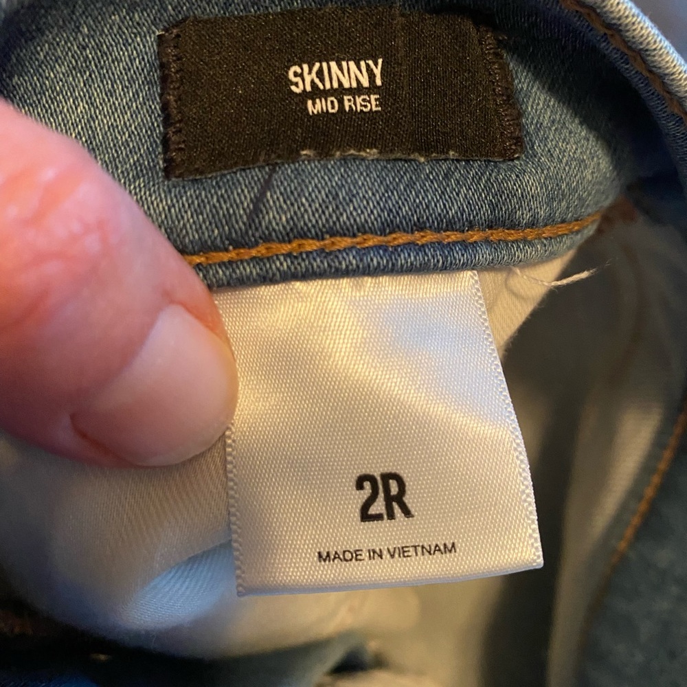 Express Women's Skinny Jeans in Light Wash Denim - Picture 3 of 3